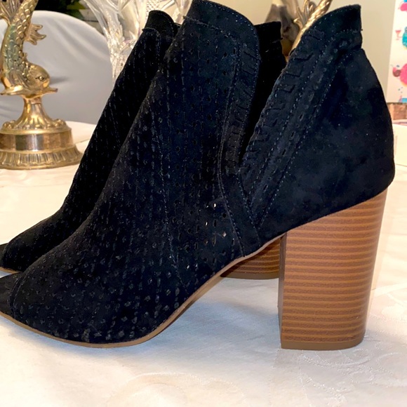 EUC Fergalicious size 10 black booties, open toe - Picture 1 of 6